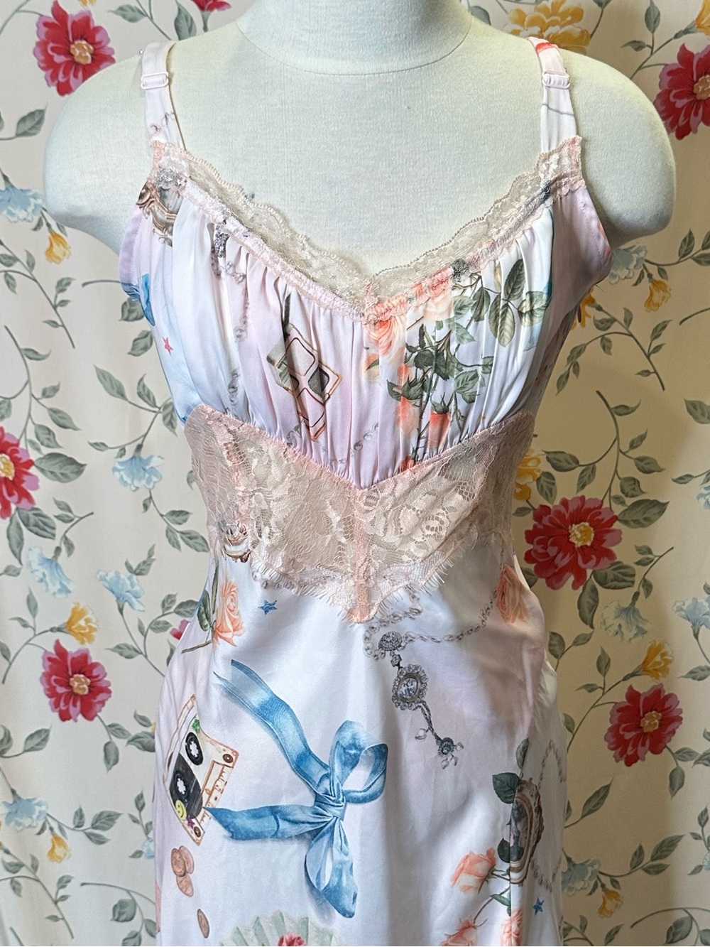 KIMCHI BLUE UO | Delicate Floral Lace-Trim Slip Dress Pink | Size M